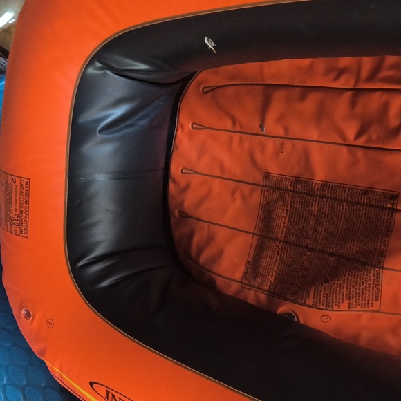 Blow up raft - Picture 2 of 3